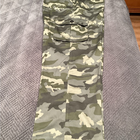 Jeanetix mens camouflage cargo pants, size W44/L33 inches - Picture 1 of 11